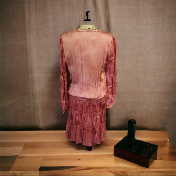 Introducing the Stunning Frye Dress: A Must-Have for Every Fashionista - Picture 6 of 9